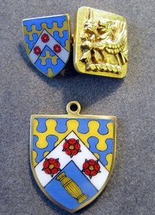 Gold cufflinks with heraldic crest